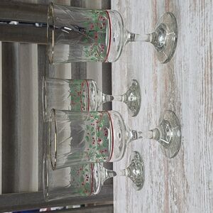 Vintage 1985 Arby’s Holly & Berry Christmas Goblets – Gold Rim – Set of 4